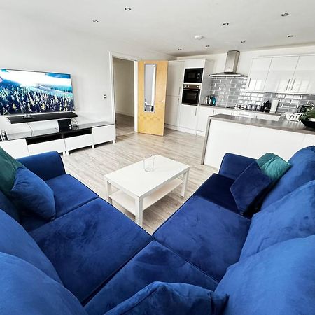 Rnm - Business Professionals Stay, Walsall City Centre, 2 Bedroom With Ensuite And Bathroom, Entire Place, Kitchen & Washroom With Amenities, Smart Tv, Easy Access, Fast Wifi, Parking Nearby, Great Transport Links ウォールソール エクステリア 写真