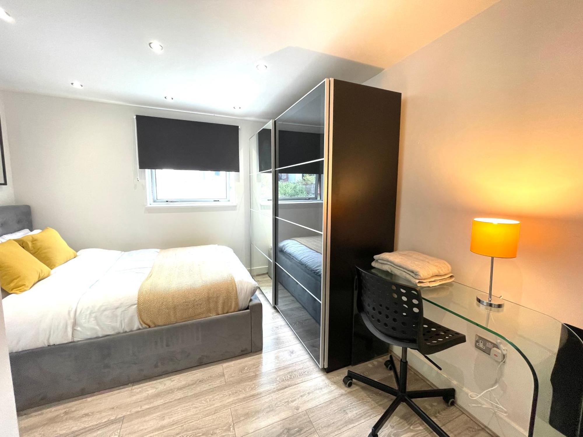 Rnm - Business Professionals Stay, Walsall City Centre, 2 Bedroom With Ensuite And Bathroom, Entire Place, Kitchen & Washroom With Amenities, Smart Tv, Easy Access, Fast Wifi, Parking Nearby, Great Transport Links ウォールソール エクステリア 写真
