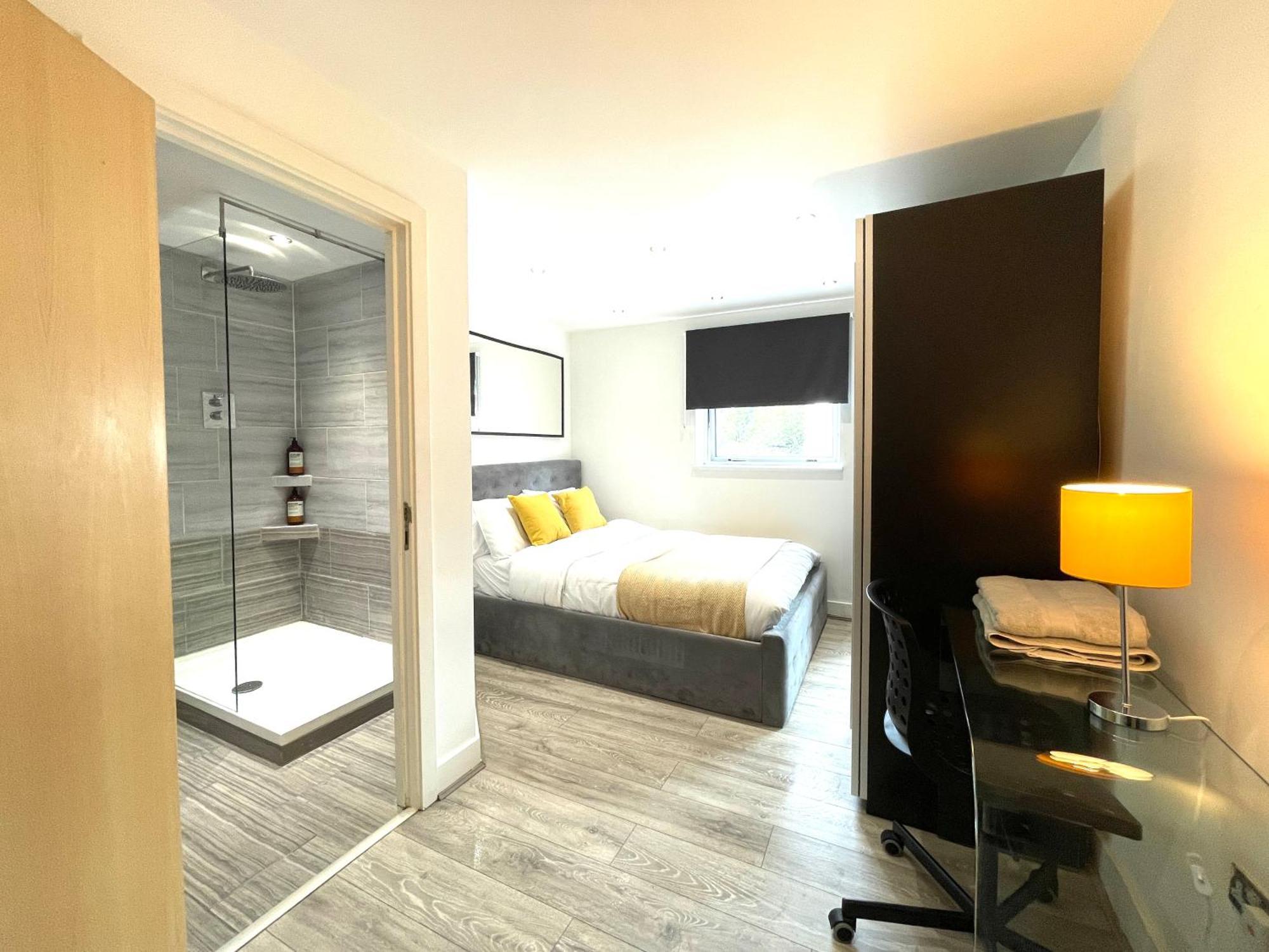 Rnm - Business Professionals Stay, Walsall City Centre, 2 Bedroom With Ensuite And Bathroom, Entire Place, Kitchen & Washroom With Amenities, Smart Tv, Easy Access, Fast Wifi, Parking Nearby, Great Transport Links ウォールソール エクステリア 写真