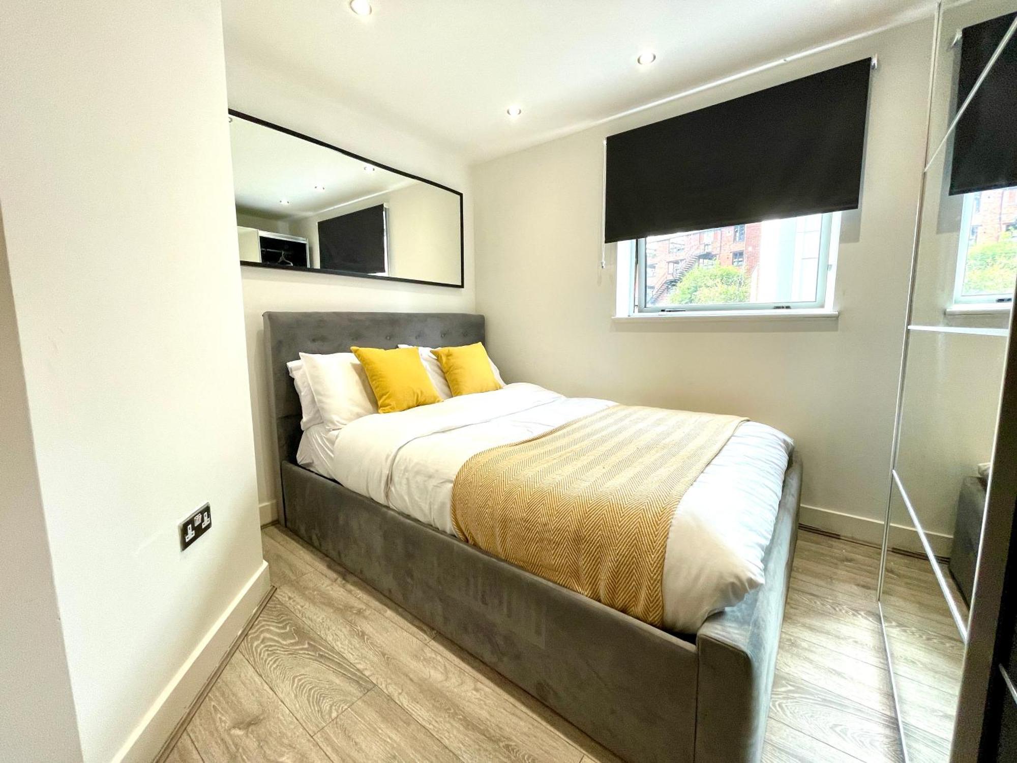 Rnm - Business Professionals Stay, Walsall City Centre, 2 Bedroom With Ensuite And Bathroom, Entire Place, Kitchen & Washroom With Amenities, Smart Tv, Easy Access, Fast Wifi, Parking Nearby, Great Transport Links ウォールソール エクステリア 写真