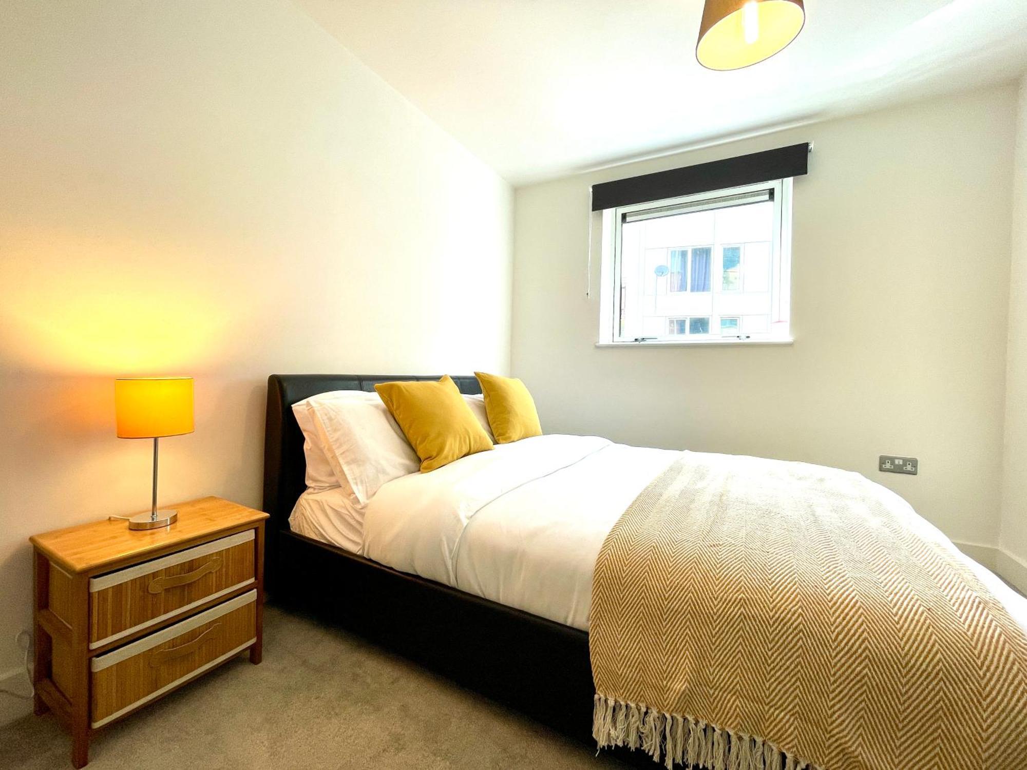 Rnm - Business Professionals Stay, Walsall City Centre, 2 Bedroom With Ensuite And Bathroom, Entire Place, Kitchen & Washroom With Amenities, Smart Tv, Easy Access, Fast Wifi, Parking Nearby, Great Transport Links ウォールソール エクステリア 写真