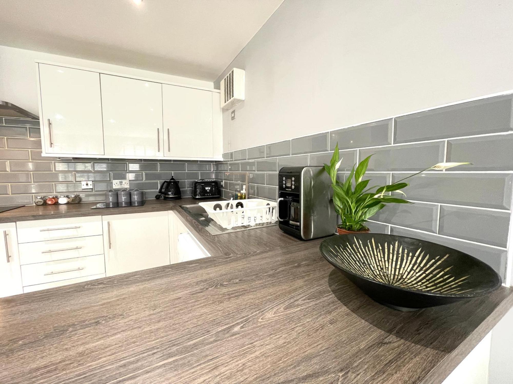 Rnm - Business Professionals Stay, Walsall City Centre, 2 Bedroom With Ensuite And Bathroom, Entire Place, Kitchen & Washroom With Amenities, Smart Tv, Easy Access, Fast Wifi, Parking Nearby, Great Transport Links ウォールソール エクステリア 写真