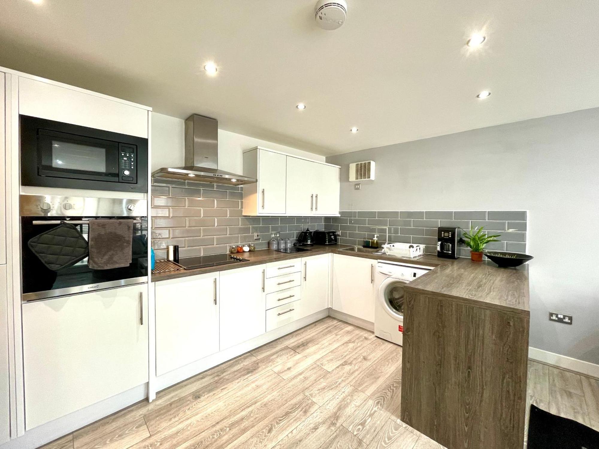 Rnm - Business Professionals Stay, Walsall City Centre, 2 Bedroom With Ensuite And Bathroom, Entire Place, Kitchen & Washroom With Amenities, Smart Tv, Easy Access, Fast Wifi, Parking Nearby, Great Transport Links ウォールソール エクステリア 写真