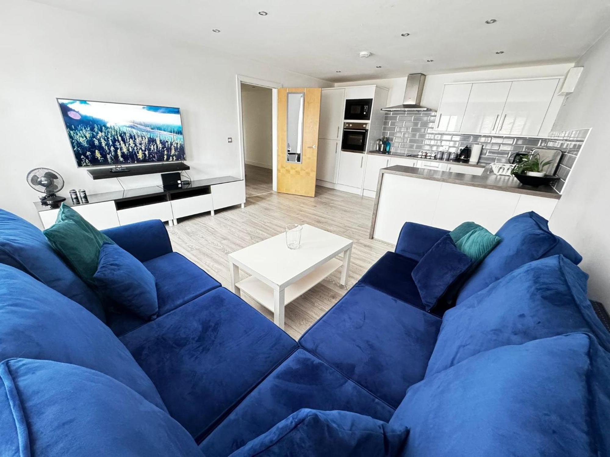 Rnm - Business Professionals Stay, Walsall City Centre, 2 Bedroom With Ensuite And Bathroom, Entire Place, Kitchen & Washroom With Amenities, Smart Tv, Easy Access, Fast Wifi, Parking Nearby, Great Transport Links ウォールソール エクステリア 写真